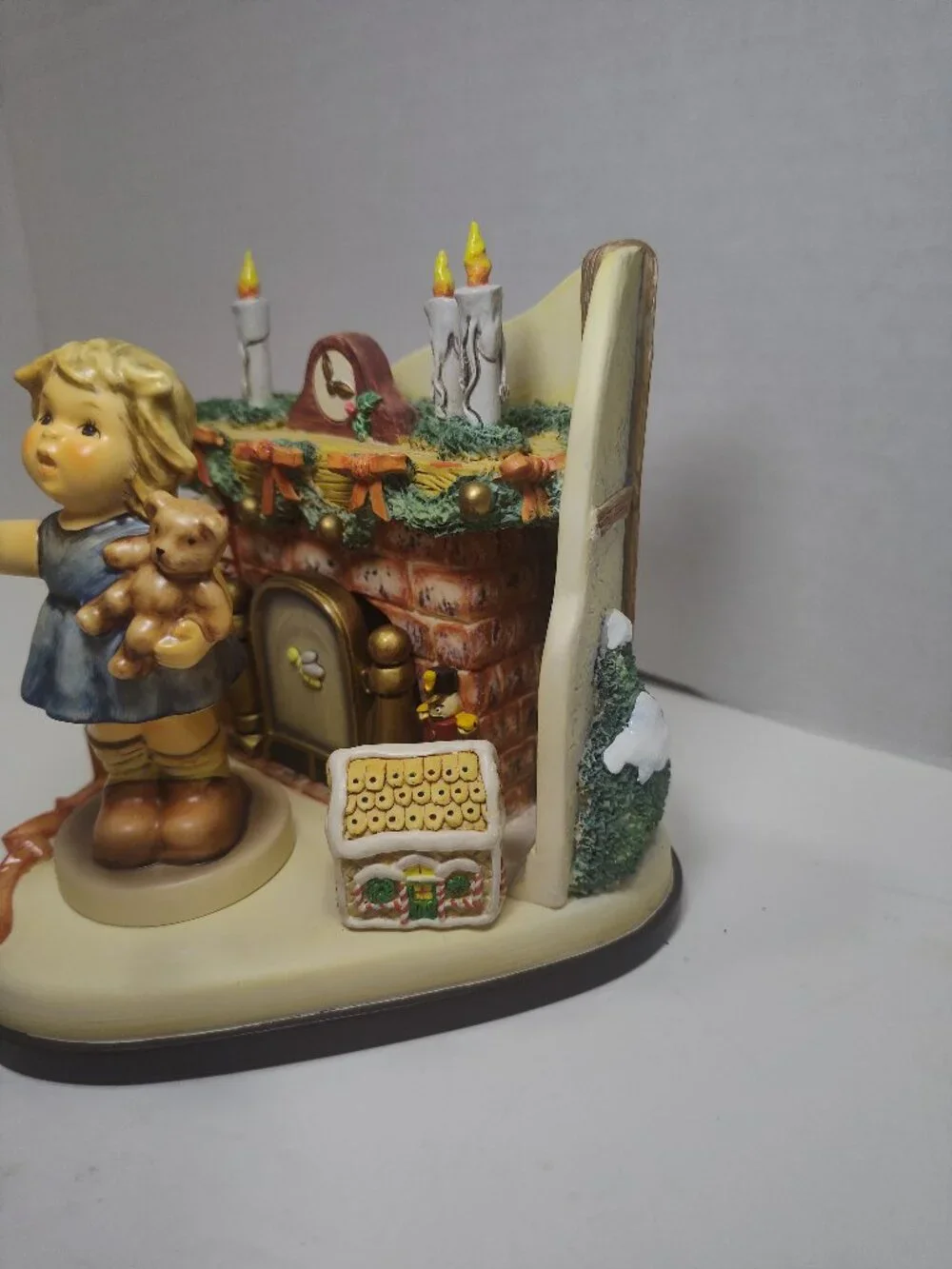 Goebel M.I. Hummel Christmas Wish HUM 2094 Musikfest Collection – 1999